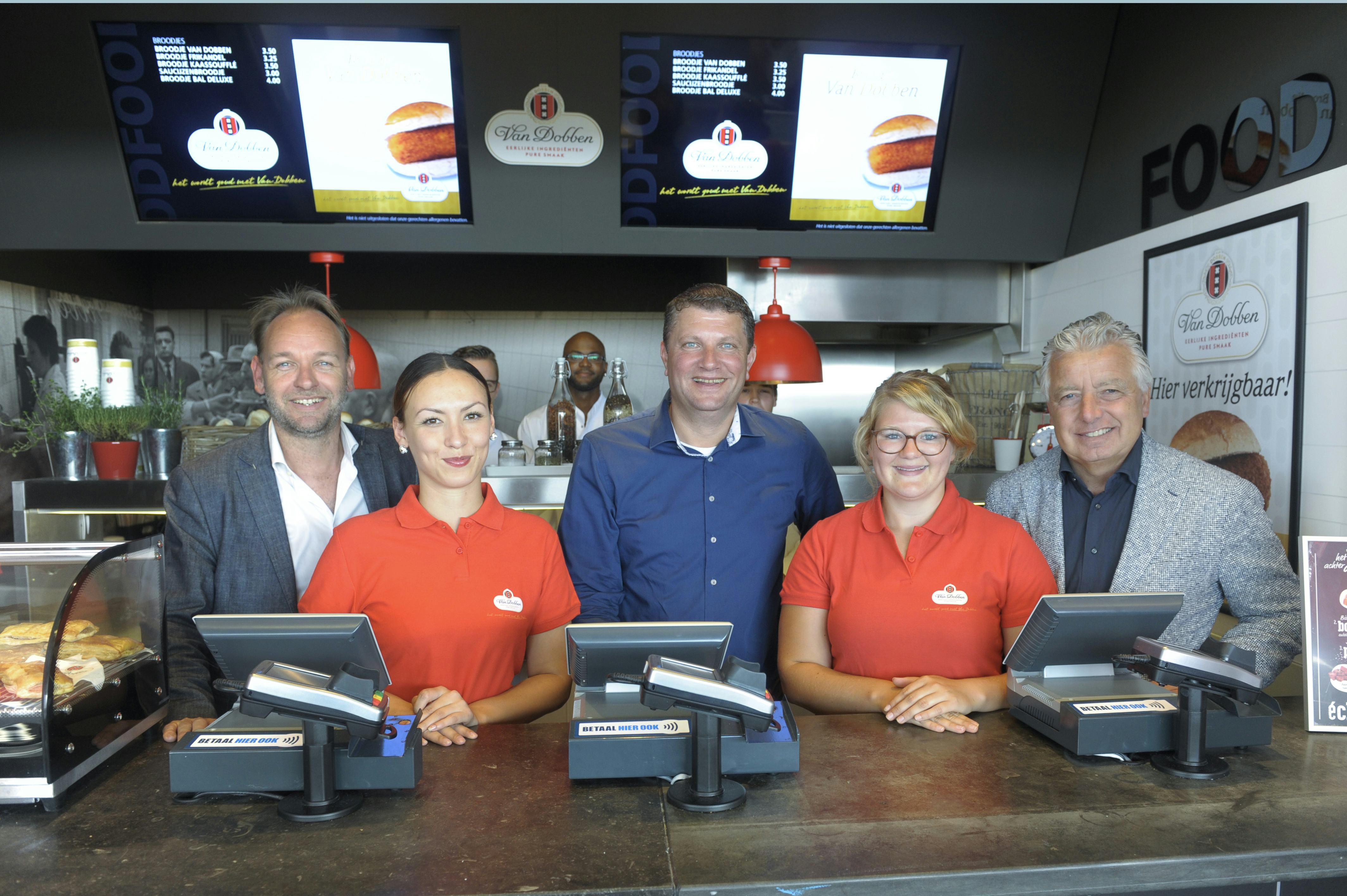 Opening van 3 nieuwe Van Dobben eetcorners in Amsterdam ArenA, 