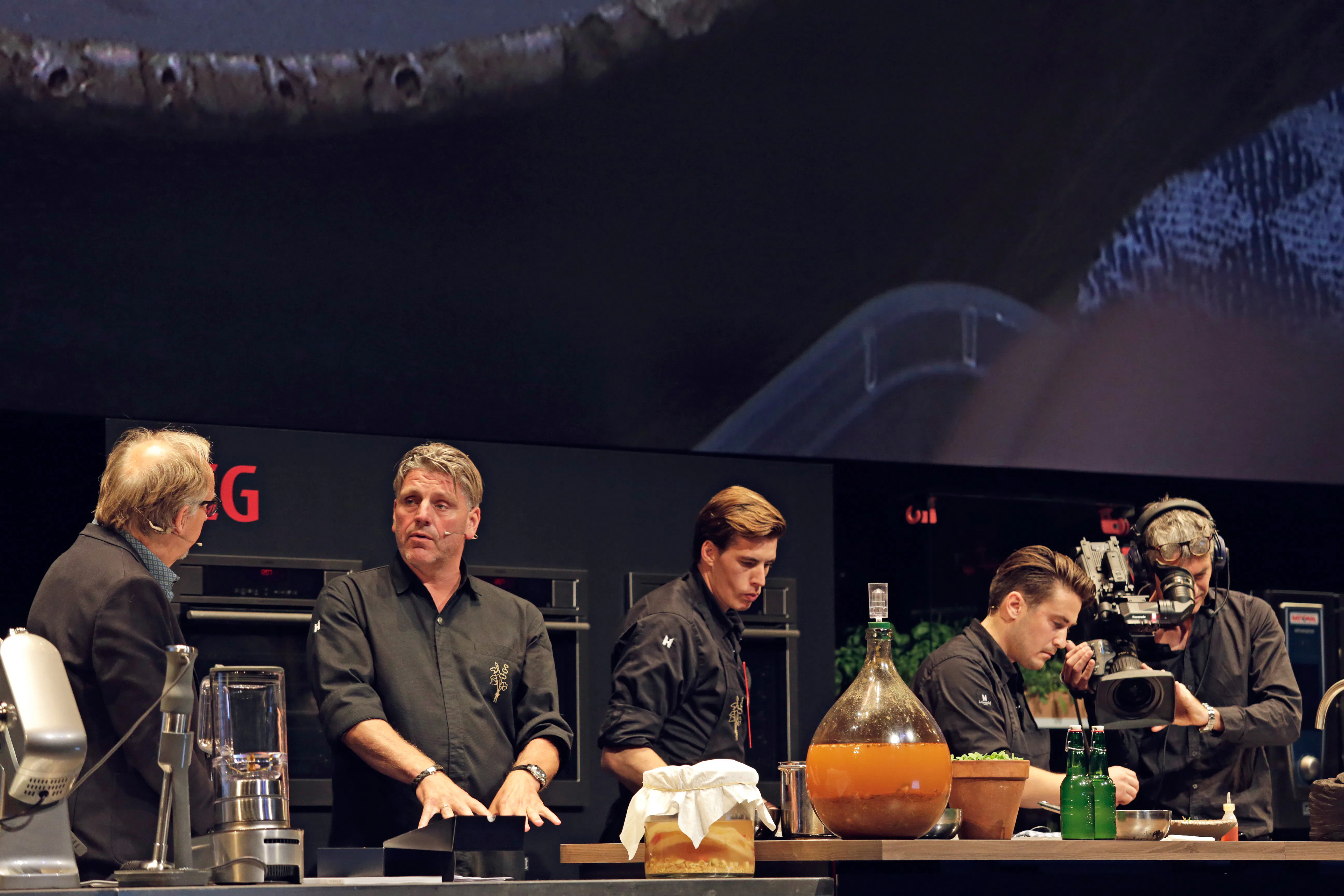 Jonnie Boer met een deel van zijn team van De Librije***