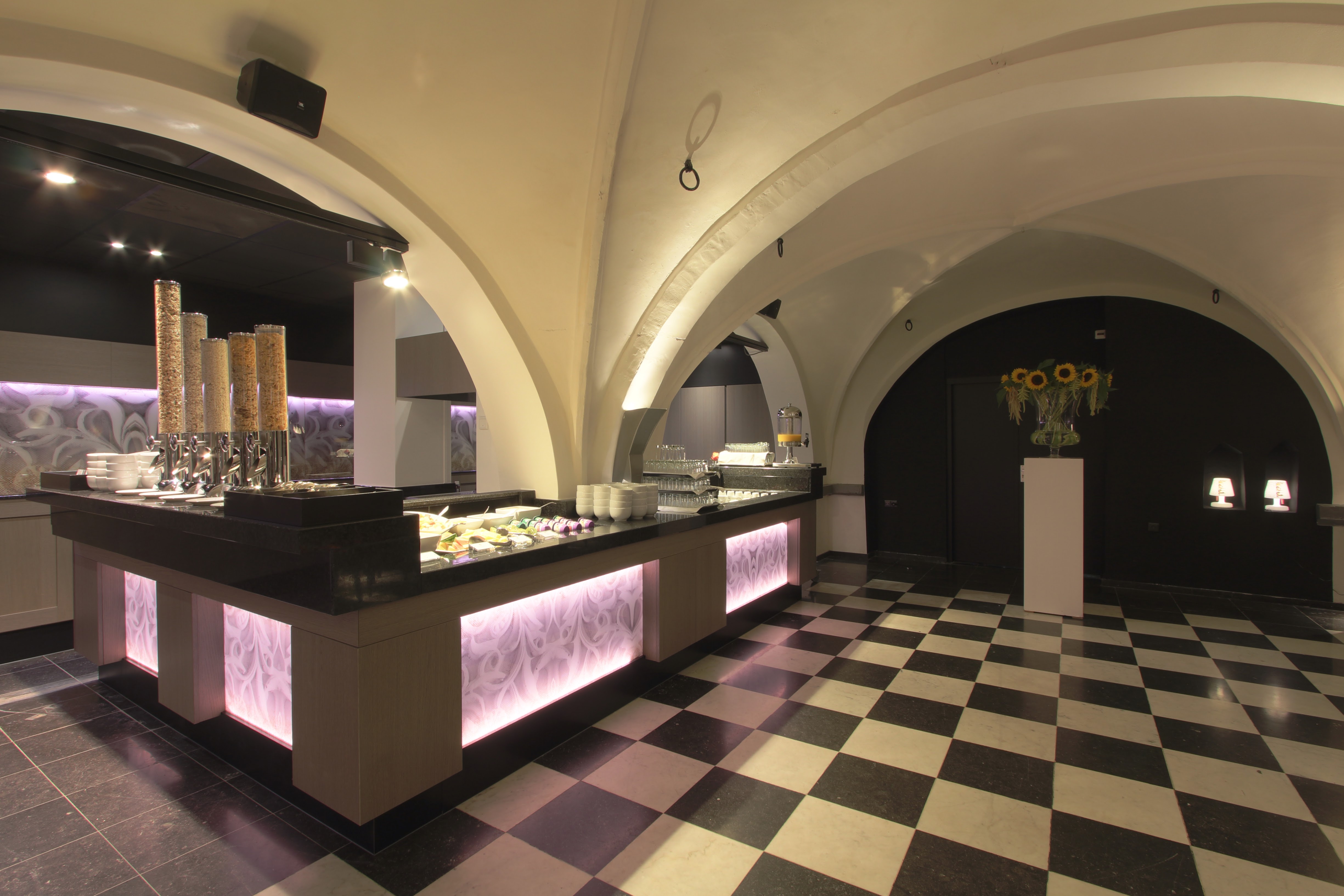 Golden Tulip Hotel Central vernieuwt 14e-eeuwse kelder