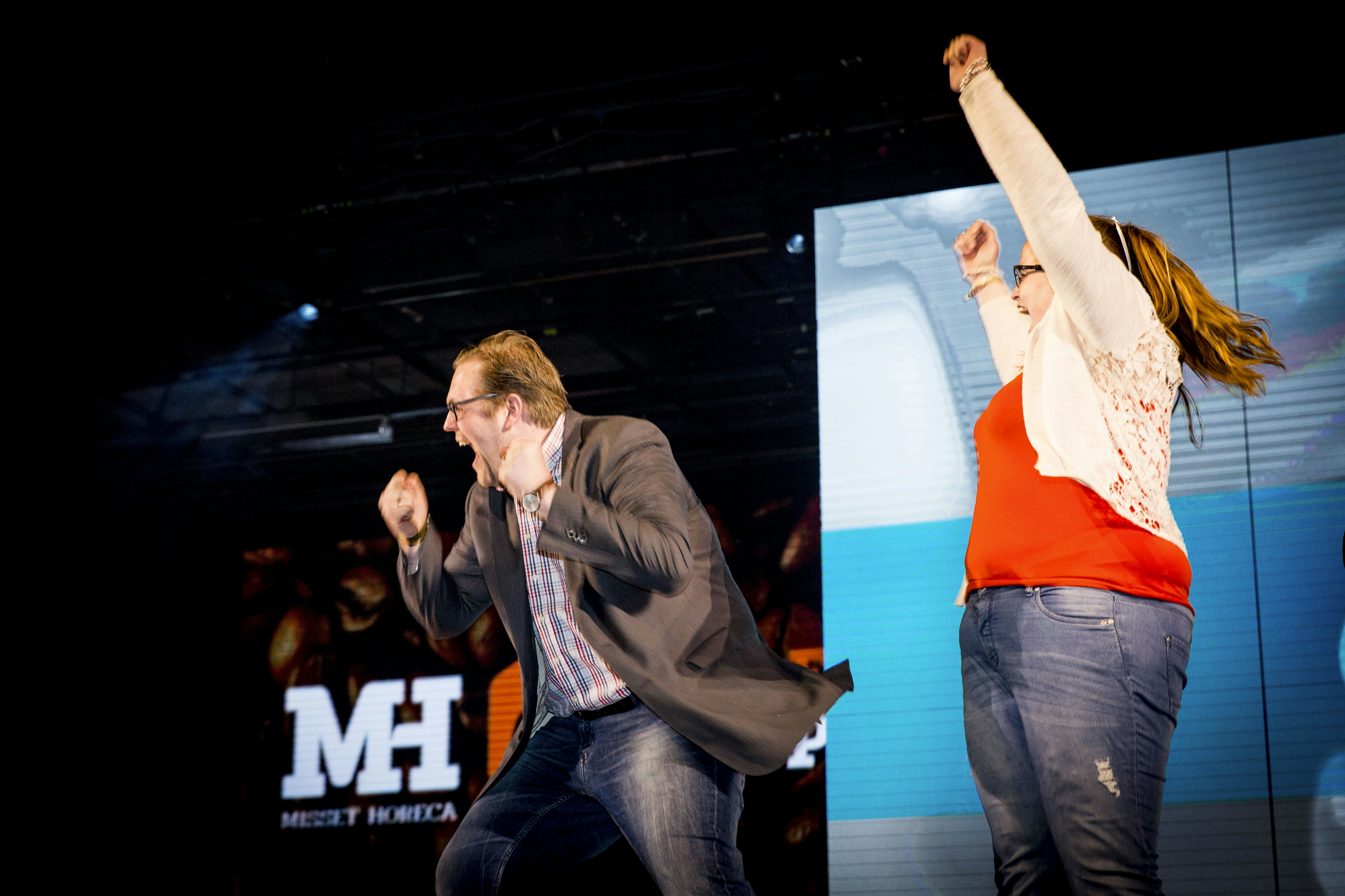 Gerben Engelkes springt letterlijk een gat in de lucht als hij hoort dat Black&Bloom de nummer één is in de Koffie Top 100 2016