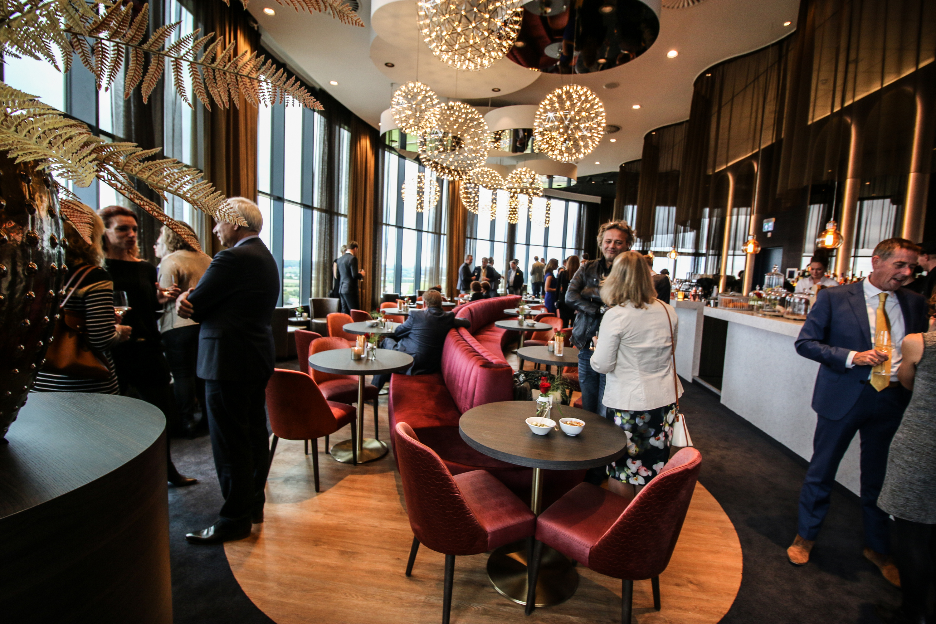 Van der Valk Tiel opent skybar Sixx