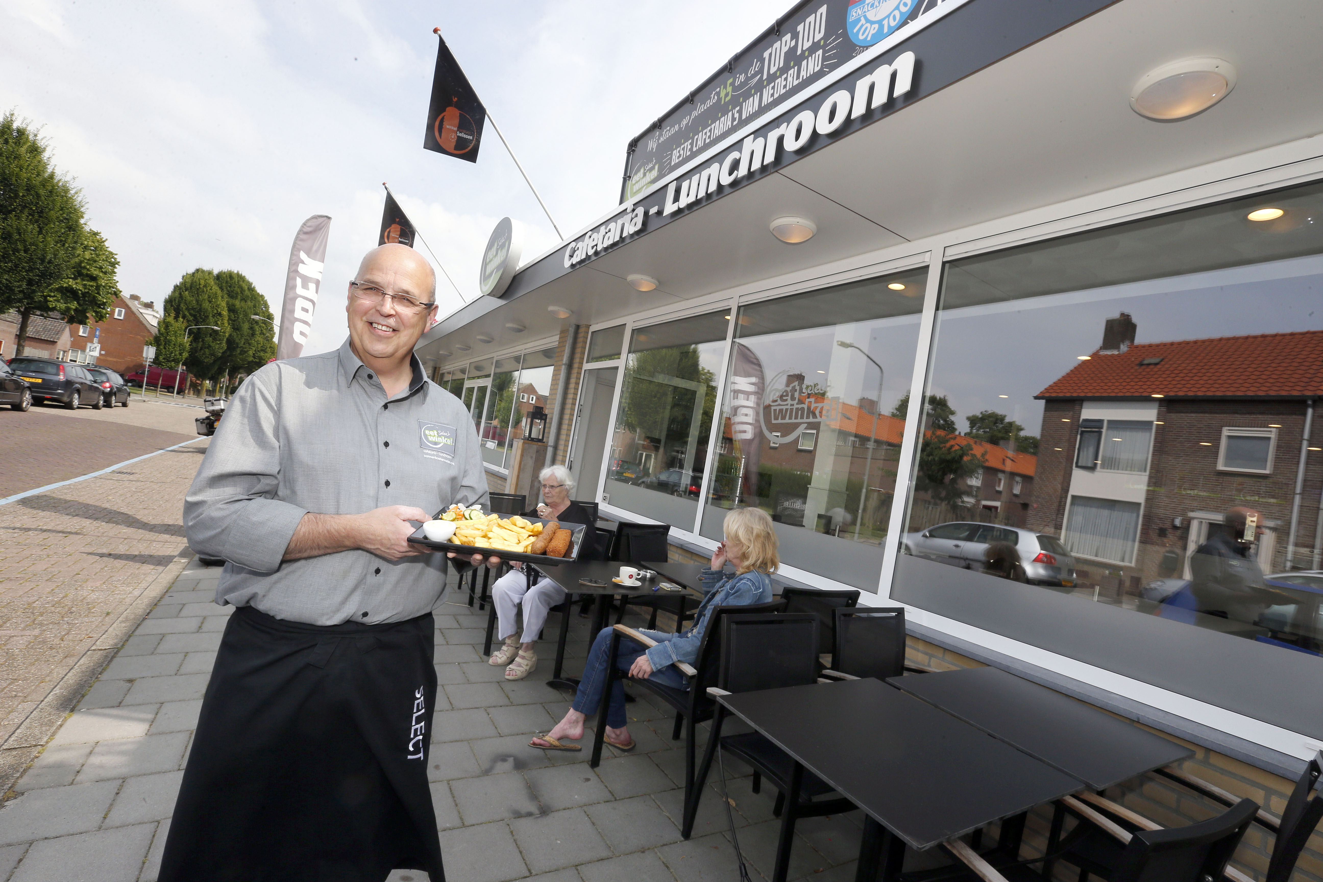 © Fotopersburo Bert Jansen TEL: +31(0)6-53703449
Onderwerp :  eetwinkel Select opdr 1991
(foto Bert Jansen)
Fotograaf   : Bert Jansen
Datum : 28-08-2016
Categorie : @2@ 
Trefwoorden : vakmedianet opdr 1991