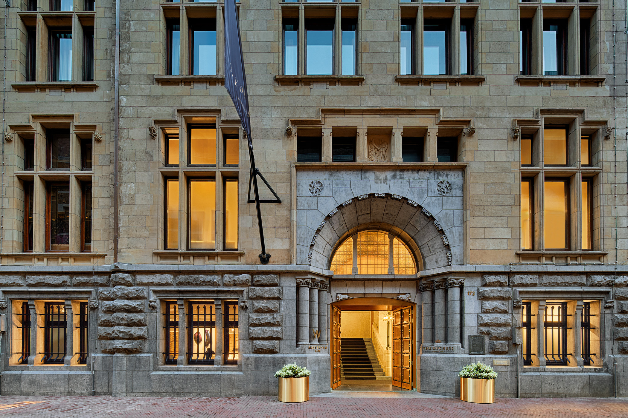 W Amsterdam compleet met opening Kas-bank