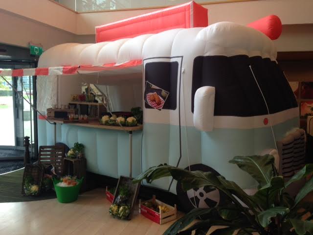 Eurest komt met opblaasbare foodtruck