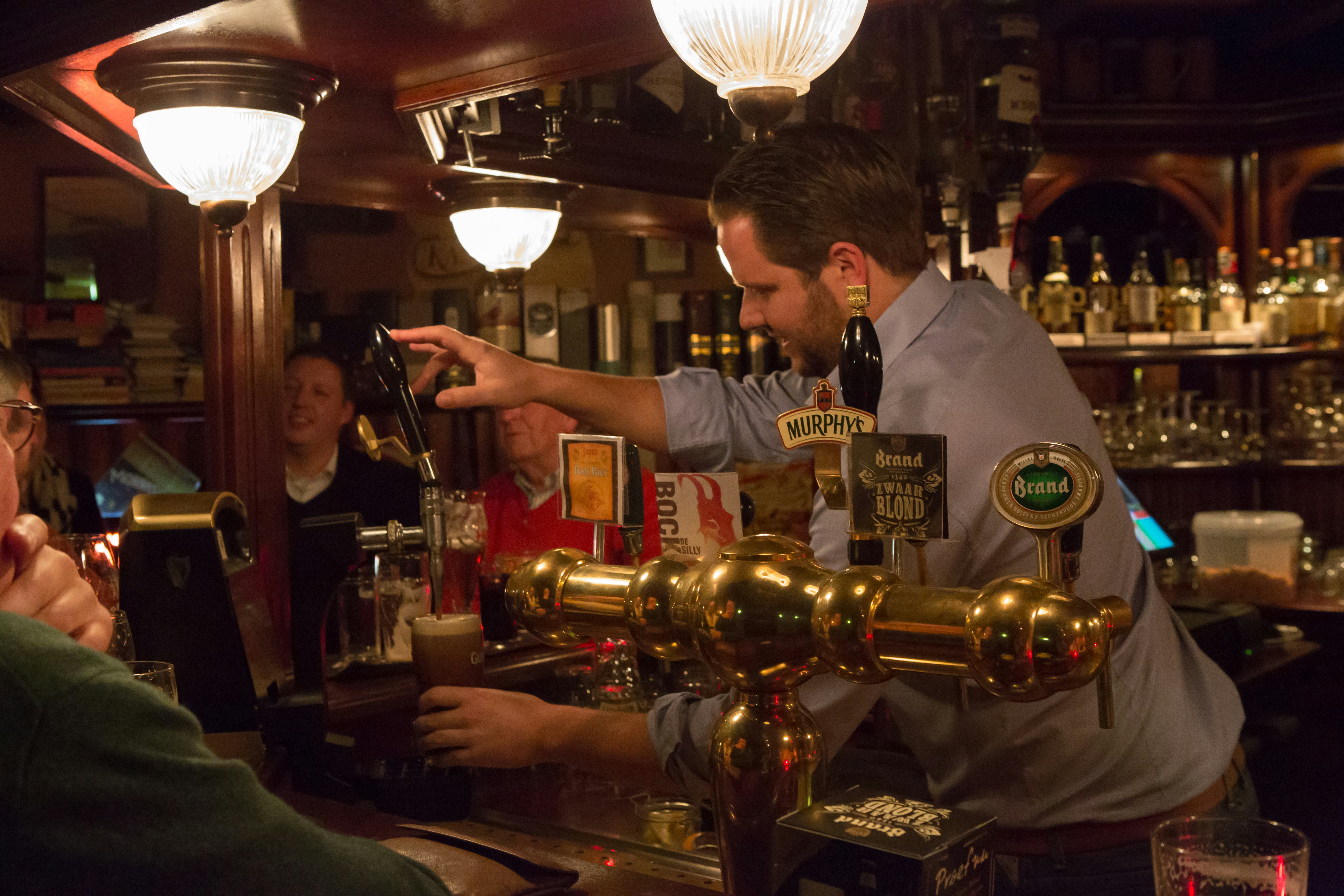 Engelsen keren terug naar pubs voor circa 8,5 miljoen liter bier