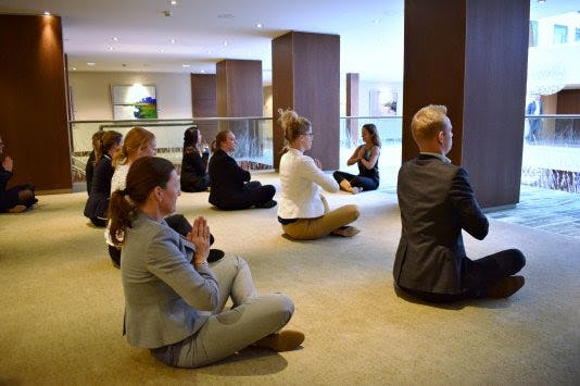 Yoga tijdens vergadering bij Hilton The Hague