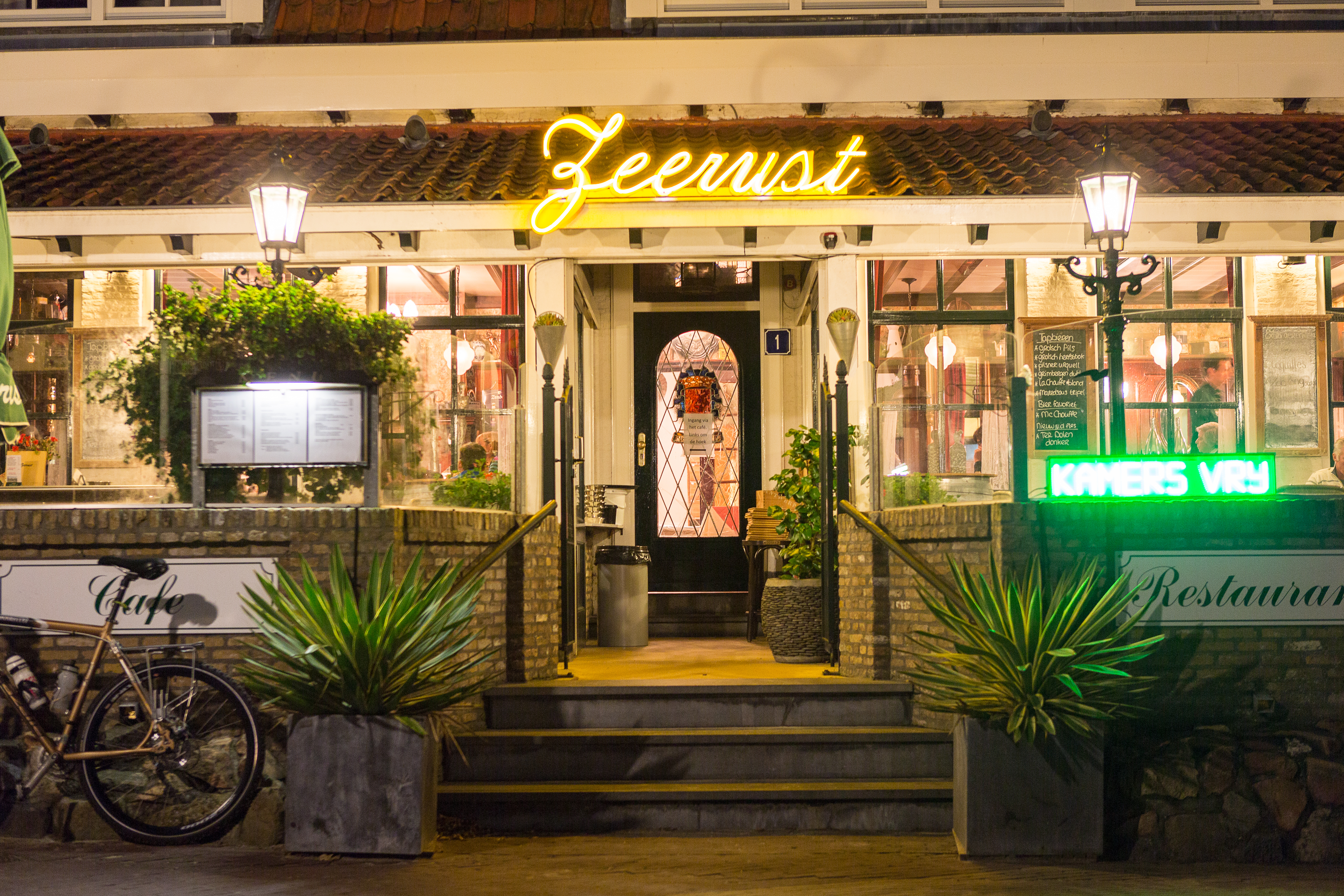 204233 Café Zeerust Renesse