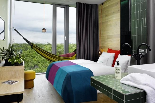 Accor koopt 30 procent belang in 25hours Hotels