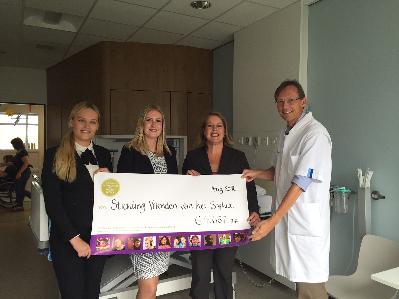 Hilton Rotterdam haalt 5000 euro op voor Sophia Kinderziekenhuis