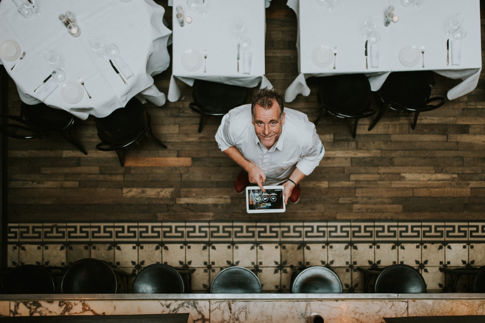 Blaauw vervangt 'papieren' wijnkaart door tablet in Gastrobar Paris