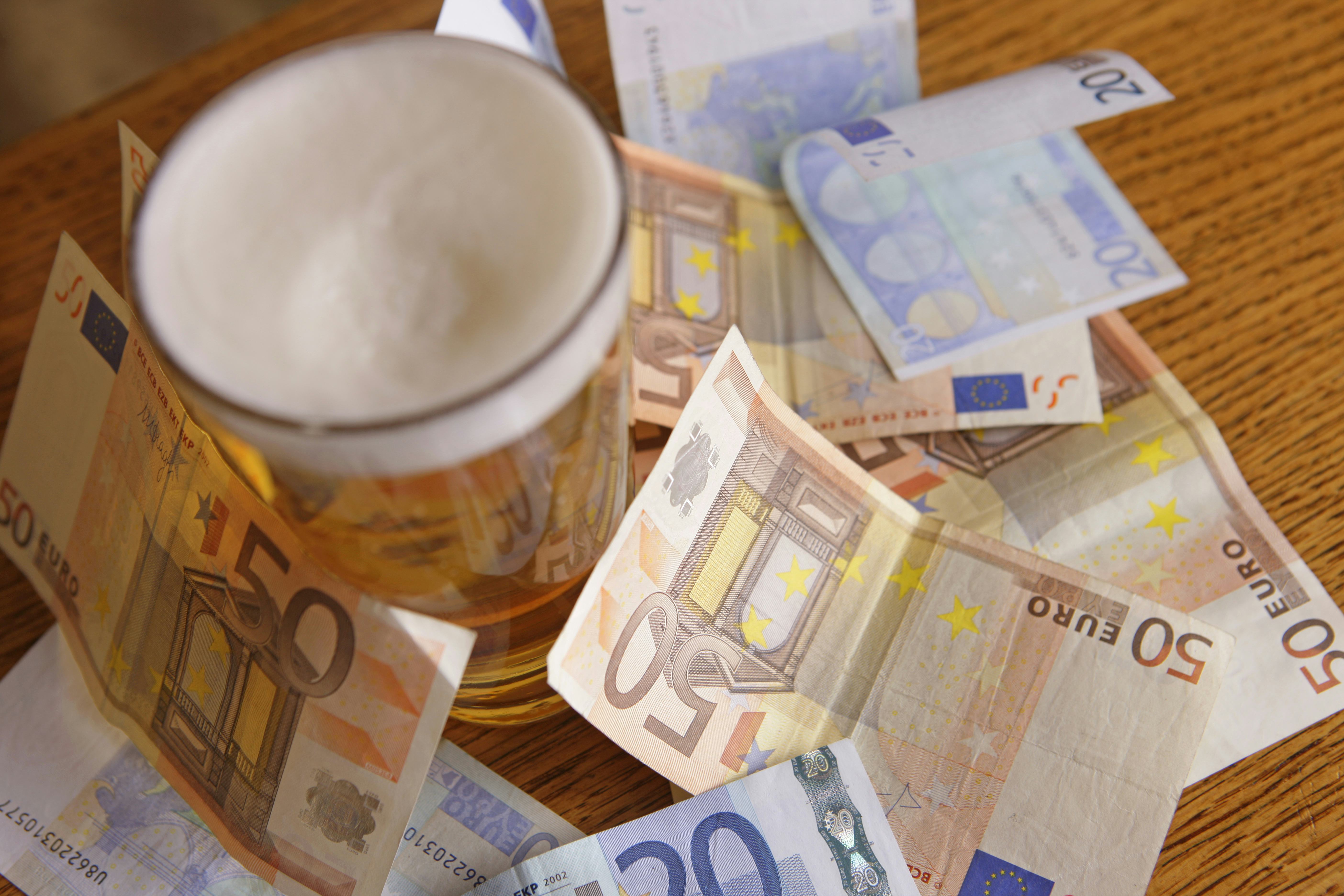 Bierprijs horeca voor 2021: Grolsch verhoogt, InBev, Heineken en Swinkels wachten af
