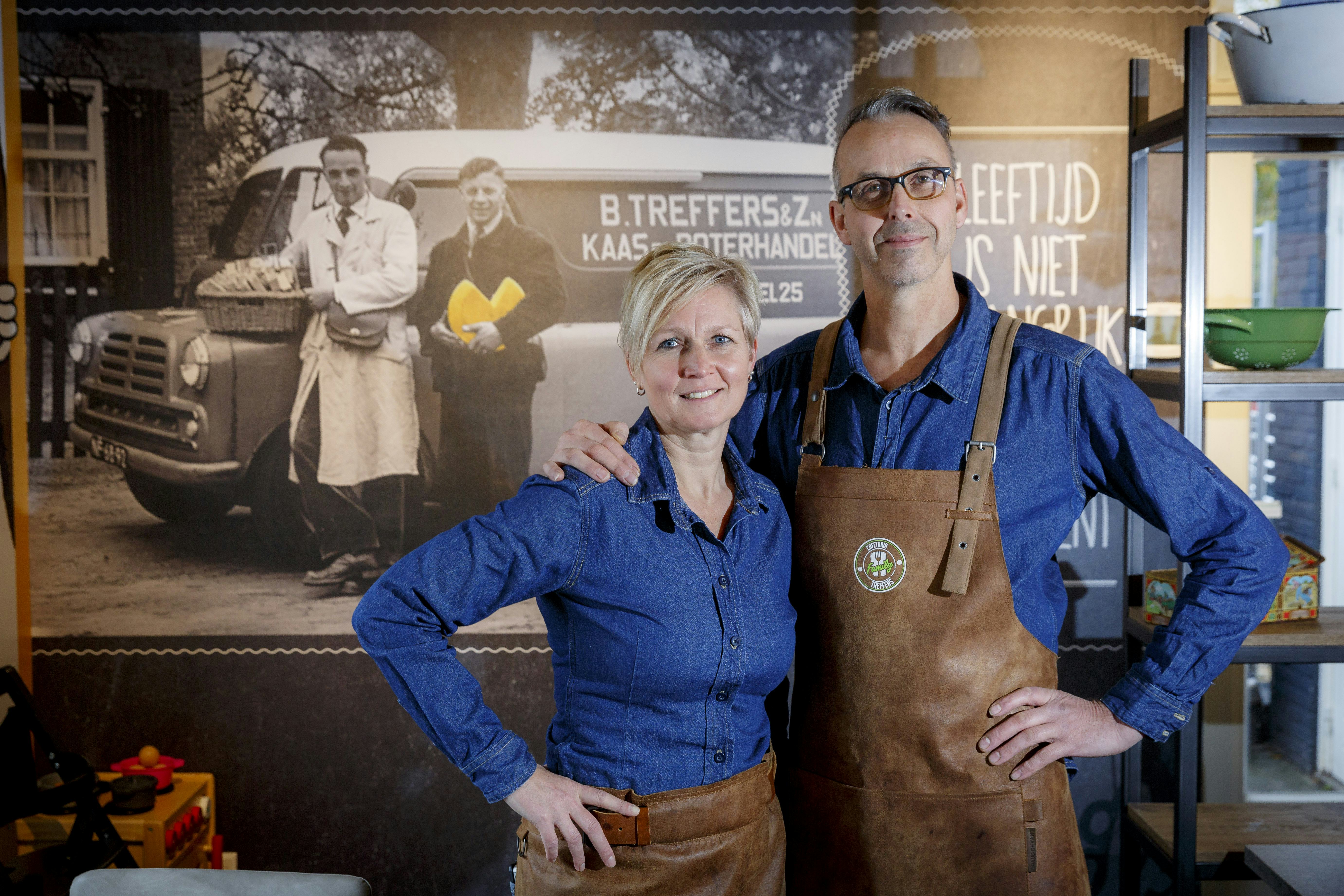 (C) Roel Dijkstra Fotografie / Foto Fred Libochant

Honselersdijk / inrichting en ambiance van een nieuwe cafetaria / Family Treffers