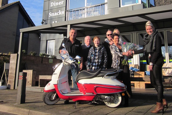 Echtpaar bestelt bamischijf, krijgt scooter