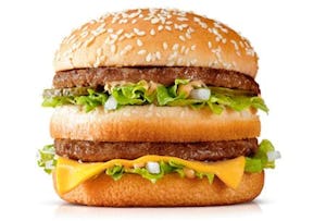 Hamburgers van McDonald's zijn vaak duurder in franchisevestigingen dan in eigen restaurants van de hamburgerketen.