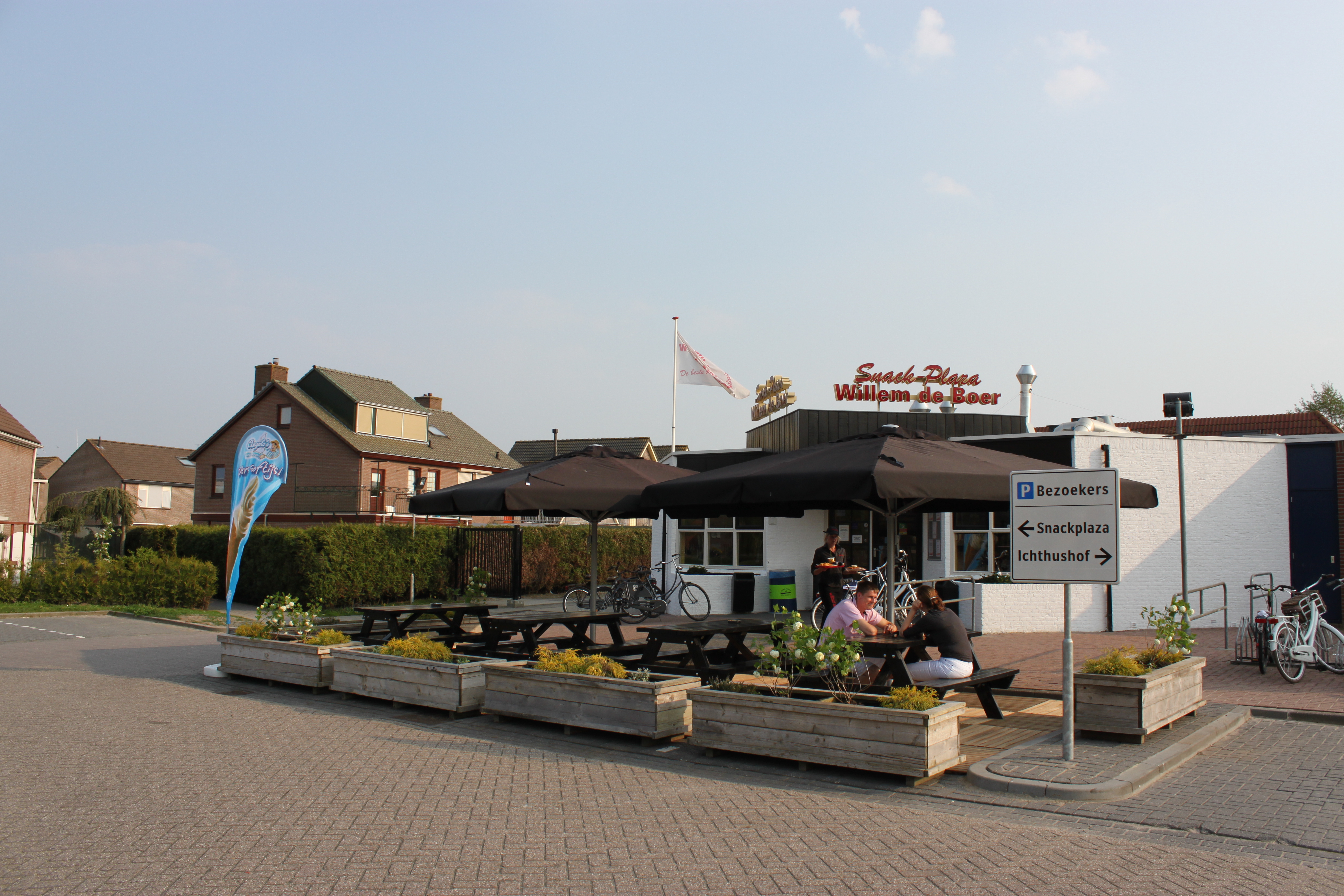 Snack-Plaza Willem de Boer is jarig