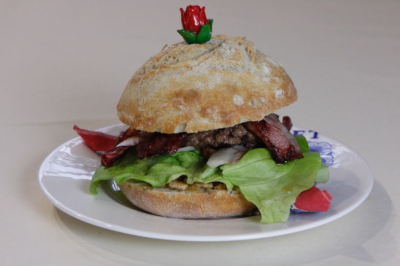 Hamburger met stroopwafel en karamel is de lekkerste