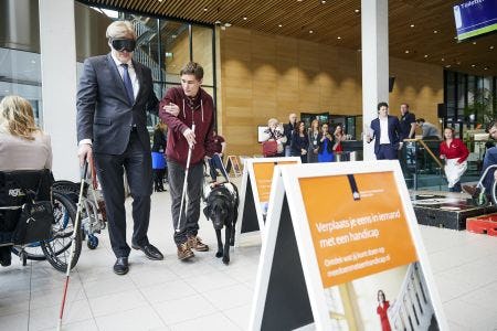 Van Rijn start campagne 'Meedoen met een handicap'