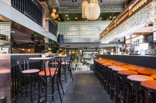 Fred Bus is een groot muziekfan en -verzamelaar. Toch probeert hij zich niet te laten leiden door zijn eigen smaak. ‘De gast is leidend.'Popocatepetl Rotterdam