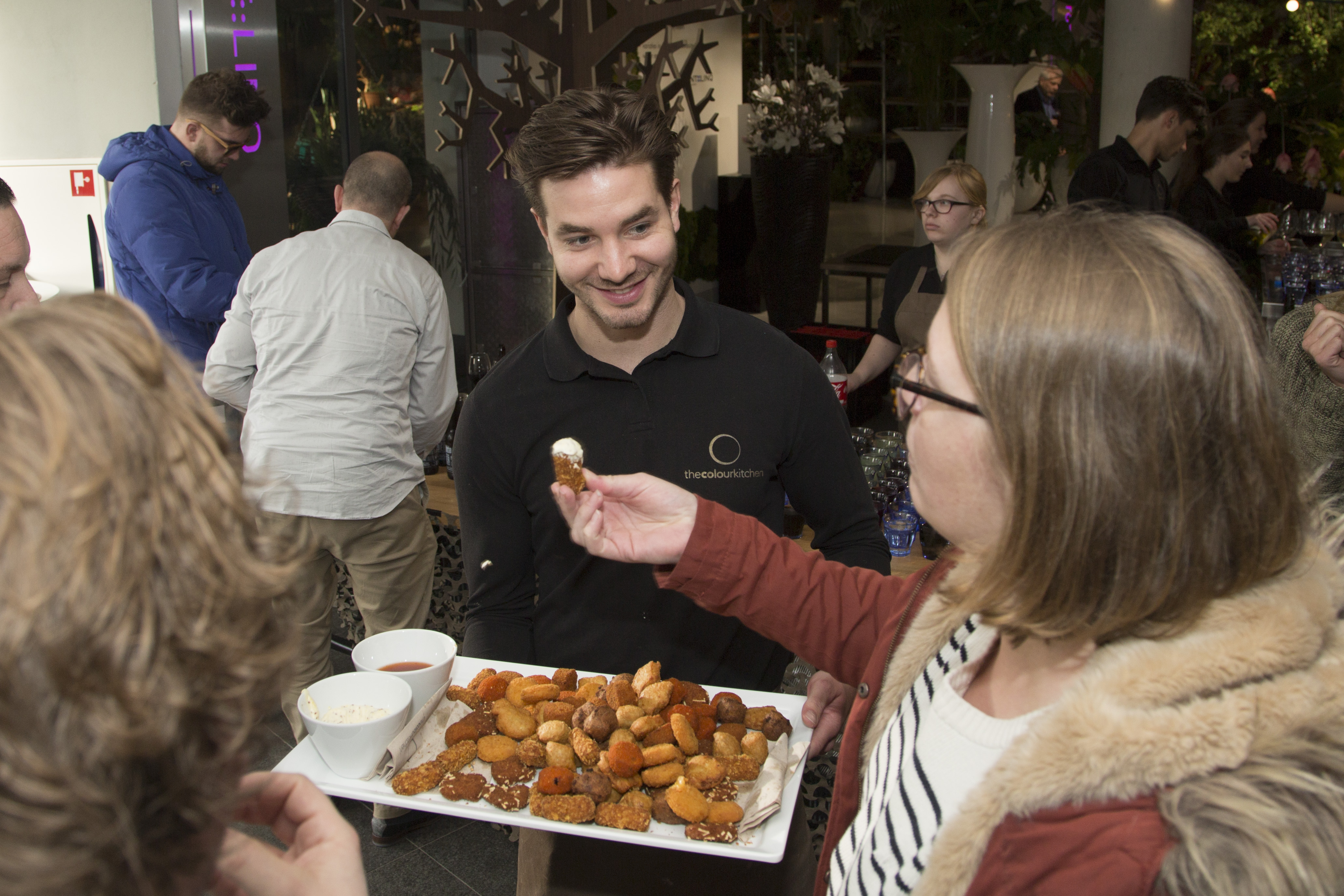 Het nieuwe solliciteren in de horeca: borrelen met werkgever