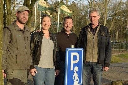 Verkeersbord voor zwangere vrouwen bij restaurant Johanna's Hof Castricum