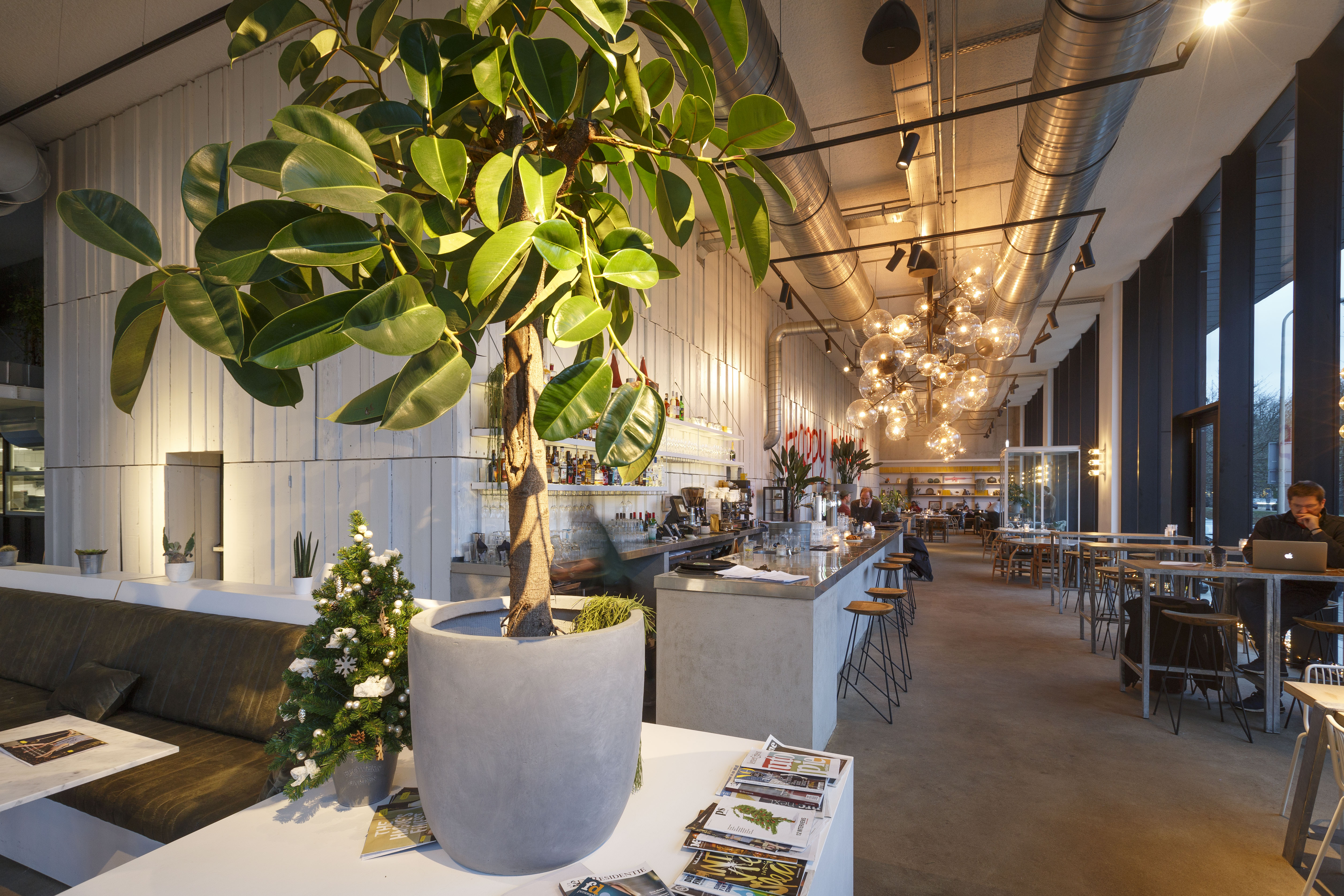 (C) Roel Dijkstra Fotografie / Foto Fred Libochant

Den Haag / Cortenaer / restaurant /