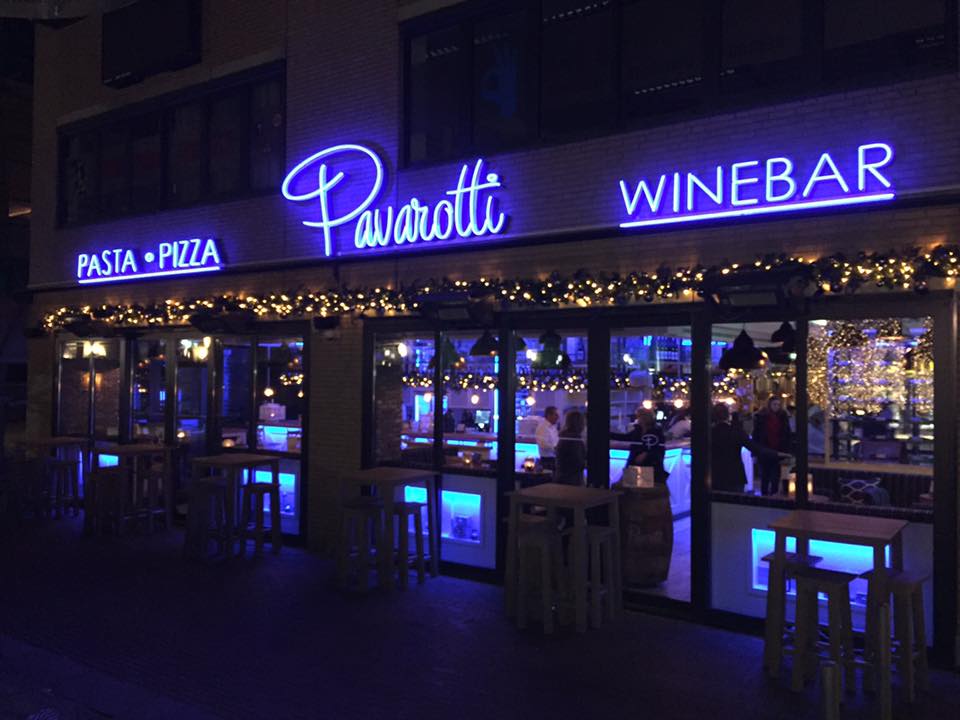 René Bogaart opent Pavarotti in oude station Delft