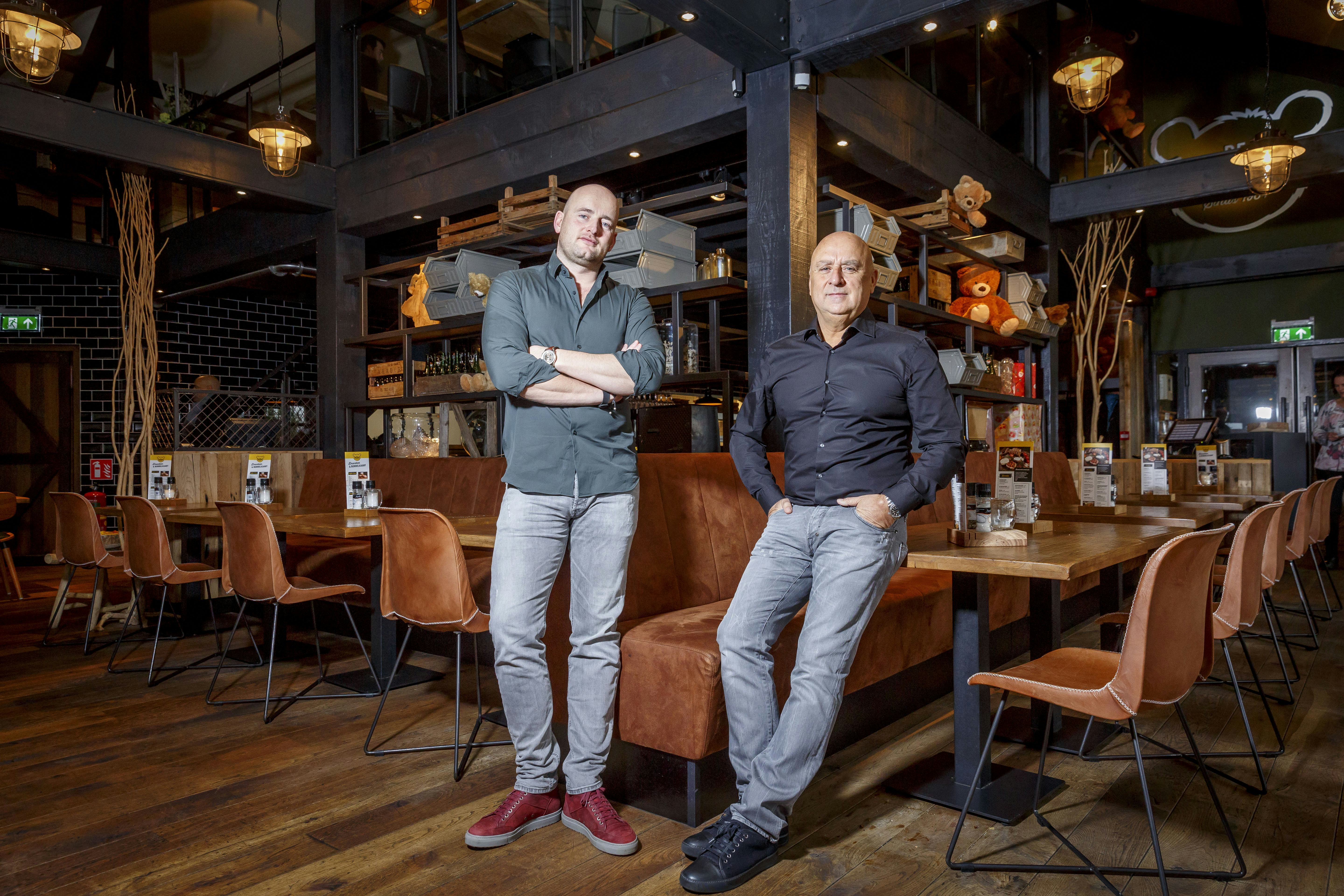 Martijn Jansen (links) en Ad Schaap (rechts) van De Beren. - Foto: Roel Dijkstra Fotografie