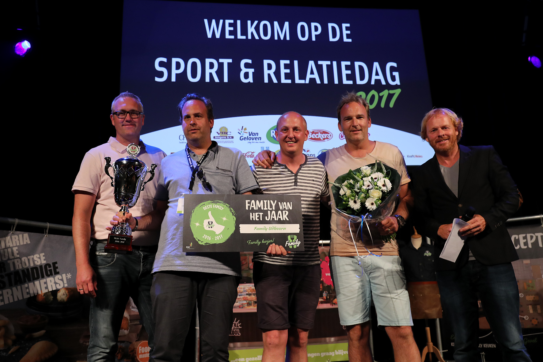 V.l.n.r. Ralph Markwat (directeur FHC Formulebeheer), Mitchel Meeuwig (ondernemer Family Uithoorn), Roy den Hartog (Remia), Marvin Meeuwig (ondernemer Family Uithoorn) en Harry Glotzbach (comedian)
