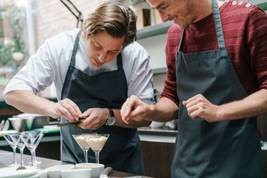 Sterchef Niven Kunz maakt gerecht van ingrediënten Franse McDonald's frietjes