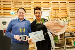 Marcel de Leeuw tijdens de bekendmaking van het Leerbedrijf van het Jaar.