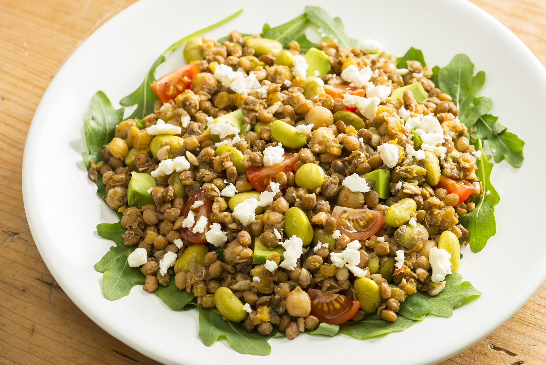 Linzensalade van Bieze op basis van groene linzen, kikkererwten en sojabonen.