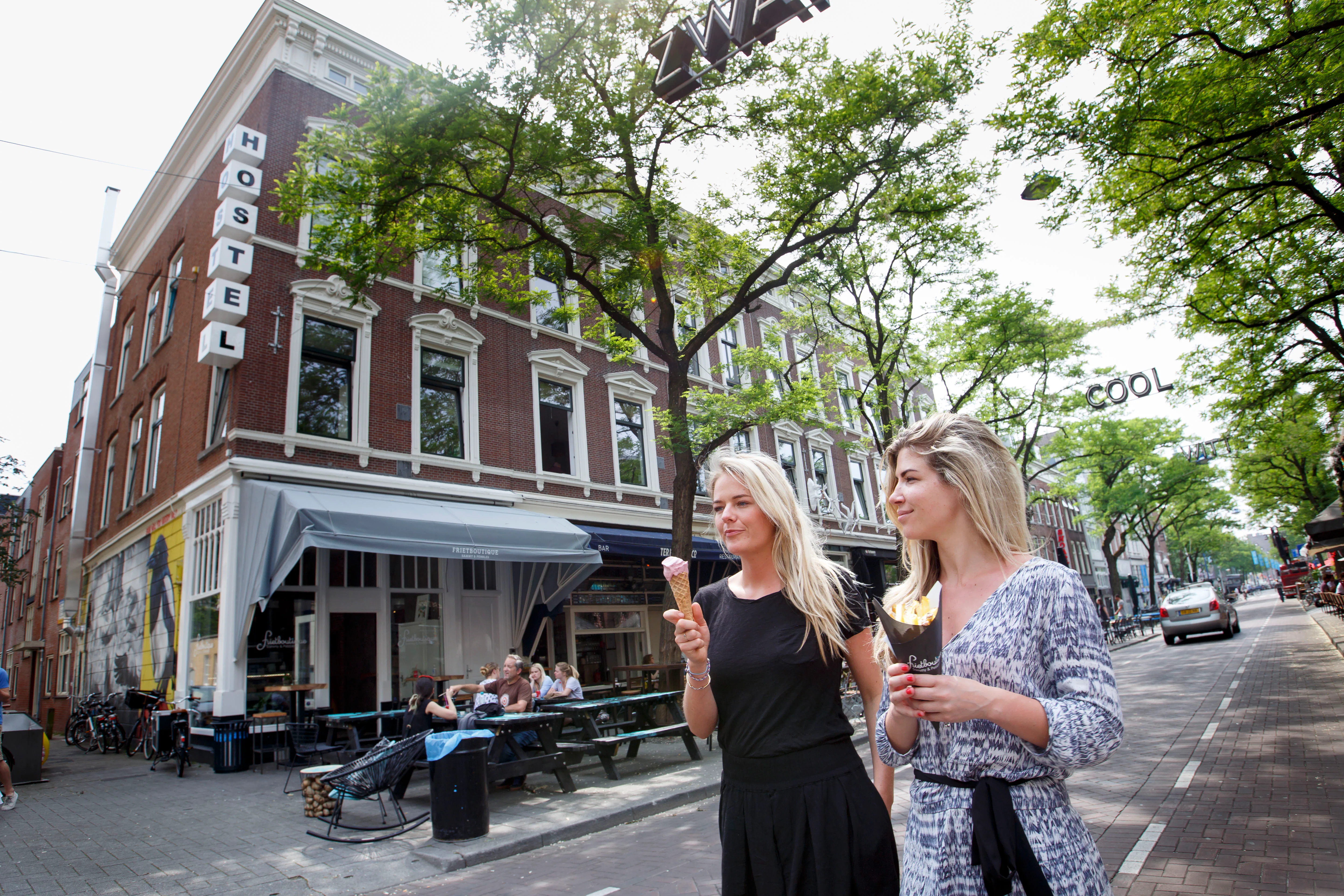 Sammy en Pebbles hebben een nieuwe chef gevonden die voor Frietboutique een special heeft bedacht. (c) Roel Dijkstra / Foto: Joep van der Pal