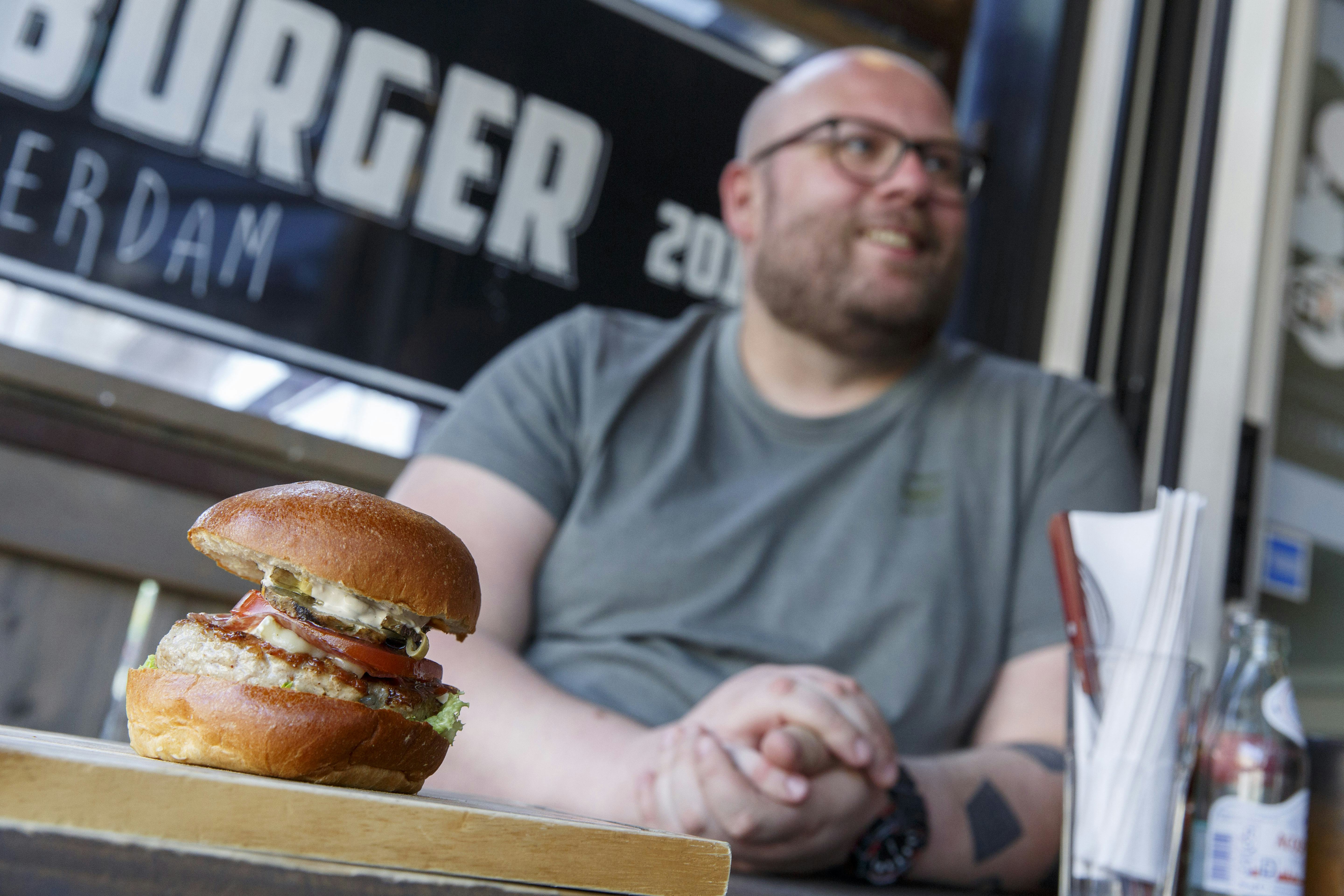 

Rotterdam - Tour langs 3 hamburger restaurants met Diego Buik - Restaurant Burger Club