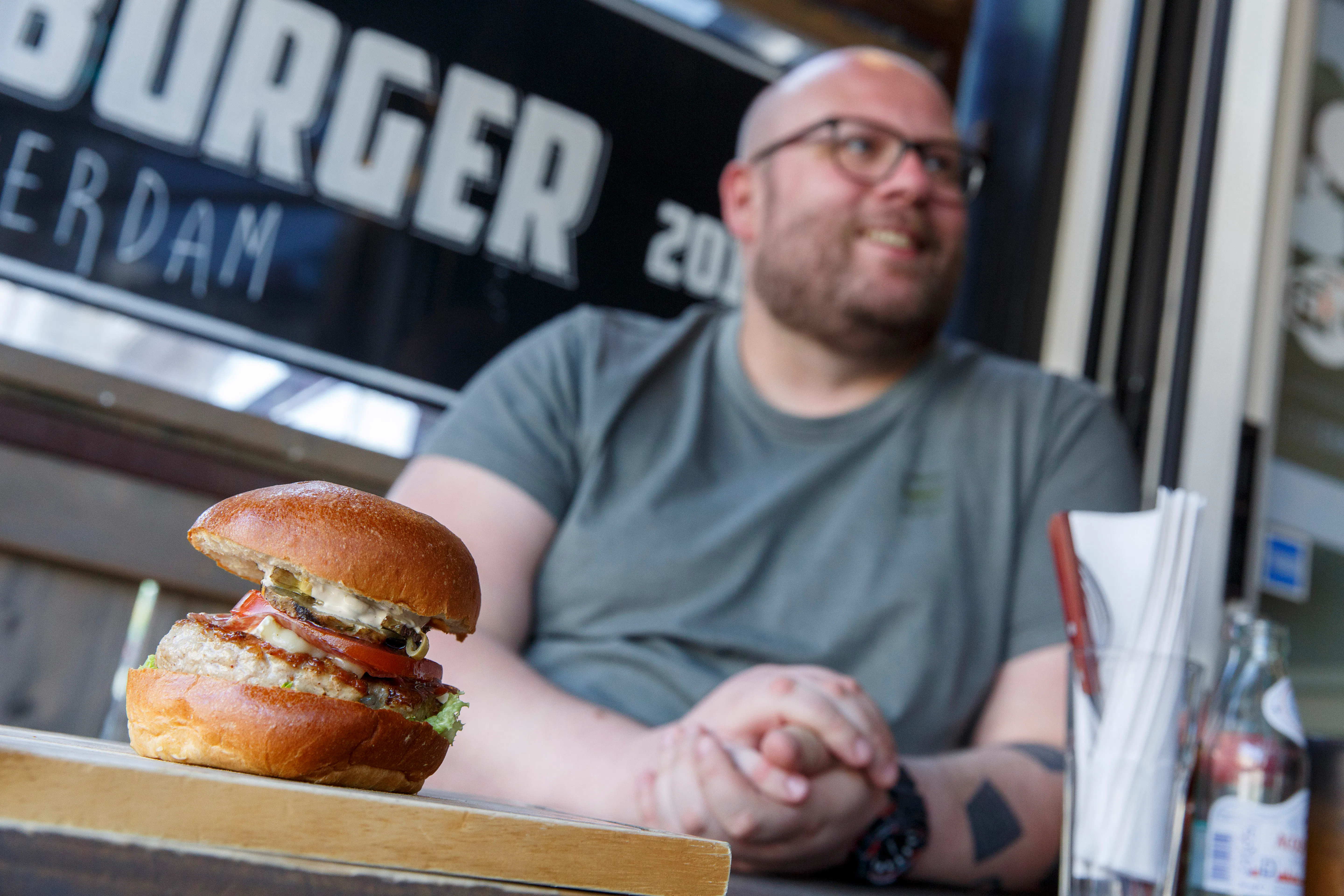 Rotterdam - Tour langs 3 hamburger restaurants met Diego Buik - Restaurant Burger Club