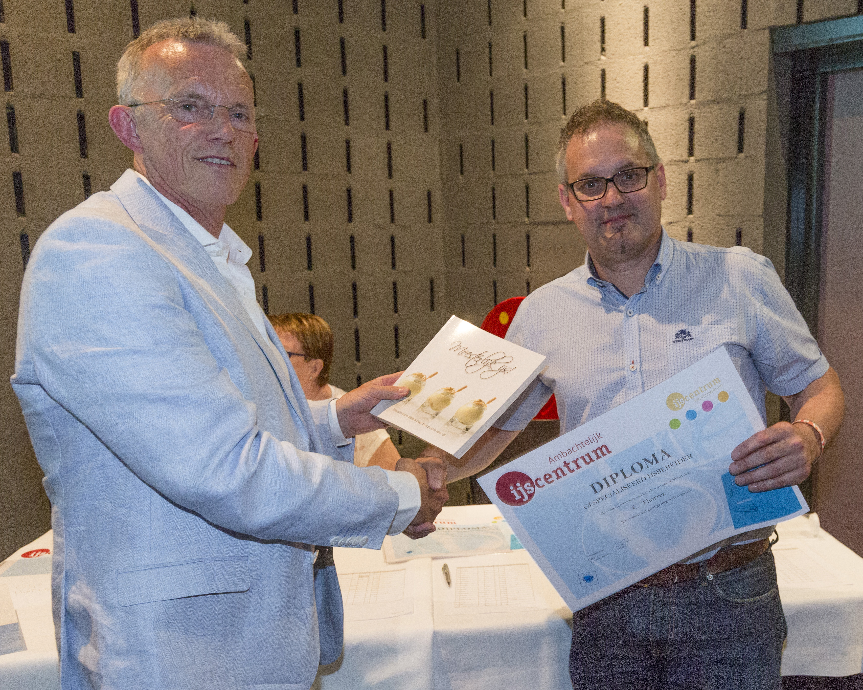 IJsbereiders krijgen diploma, examen zwaarder dan verwacht