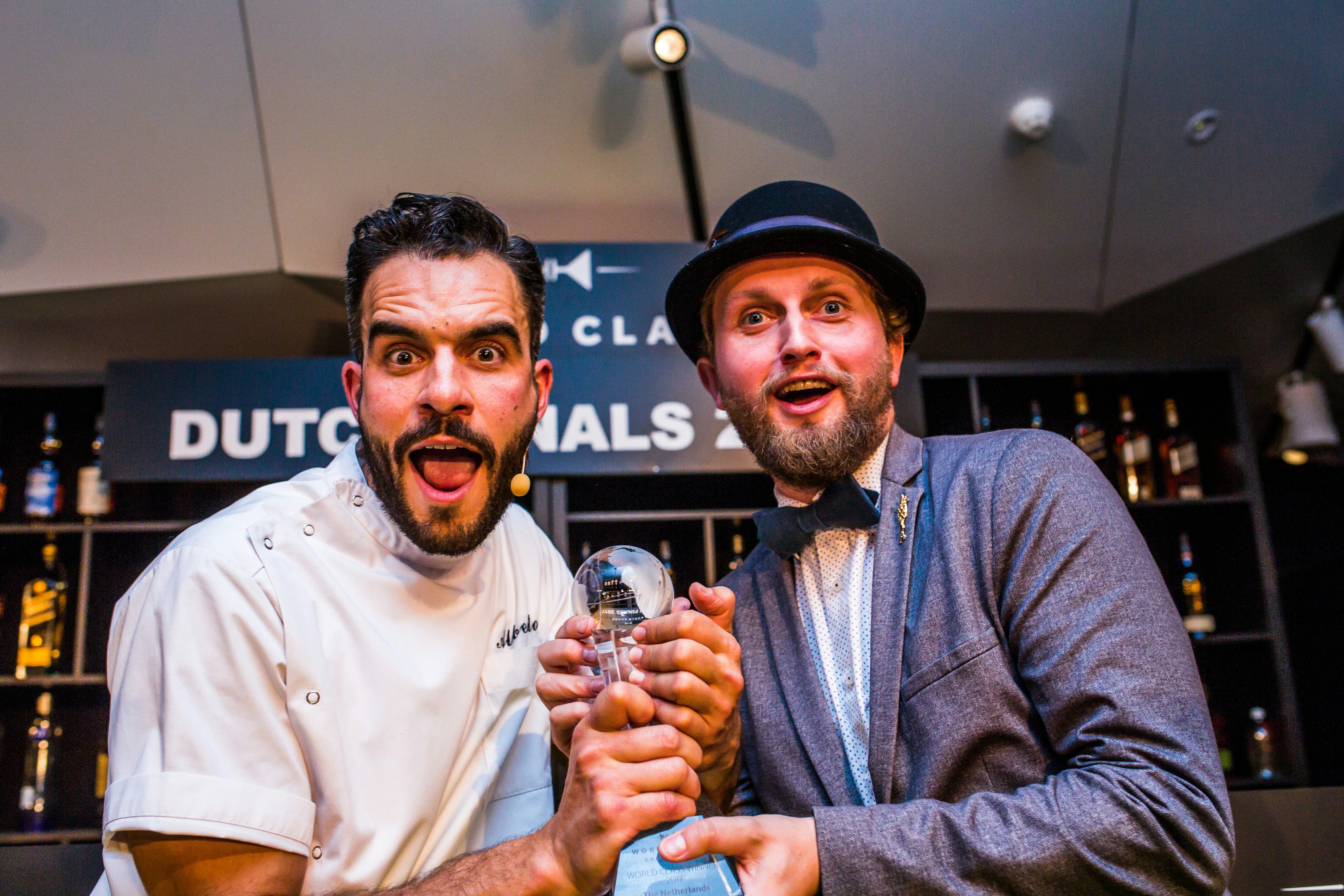 Alberto Matallana met zijn voorganger, de winnaar van 2016, Kevin Kroon.
(Foto's: Ming Chao)