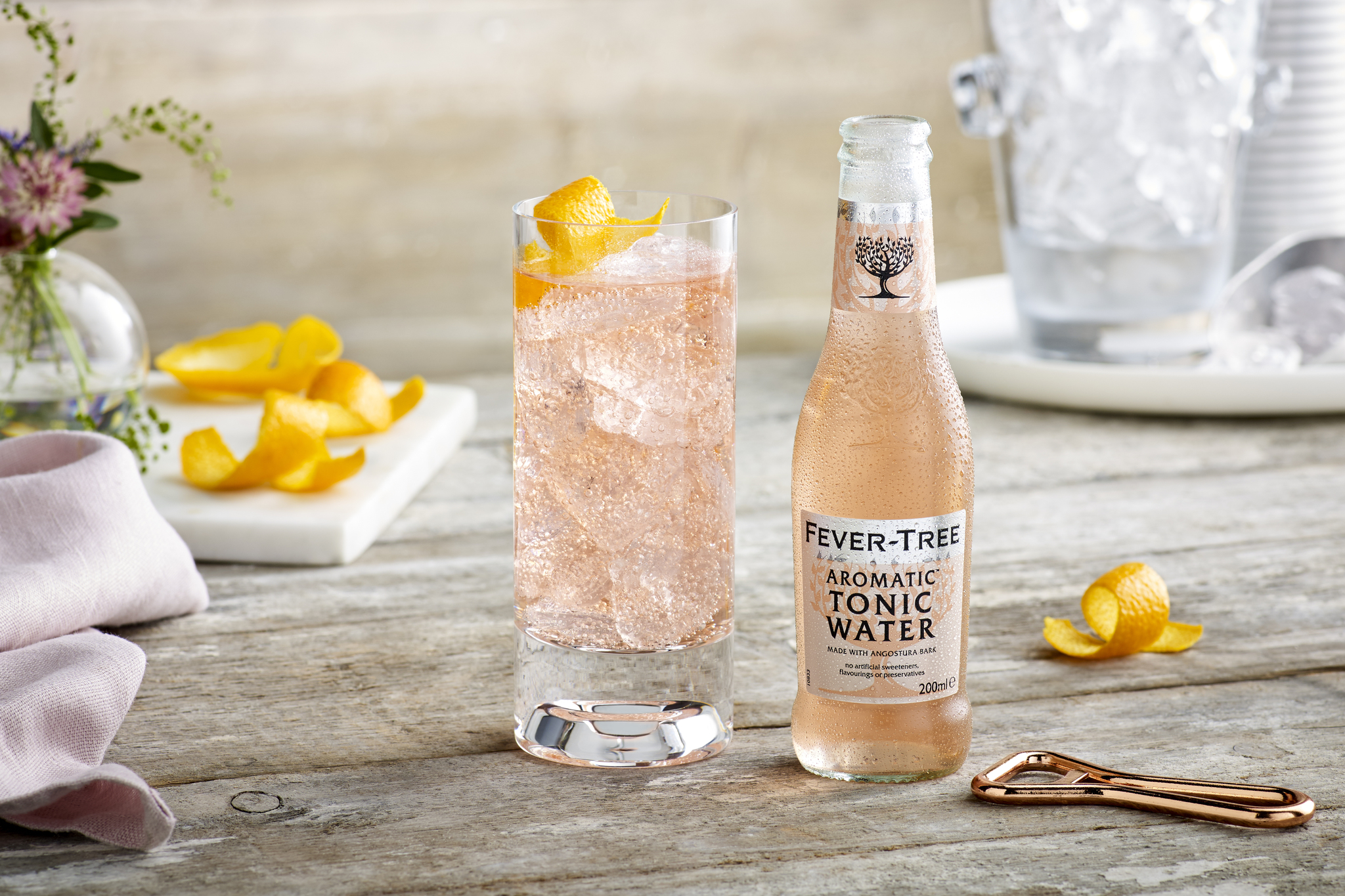 Cocktailrecept Pink Gin & Tonic met Aromatic Tonic Water