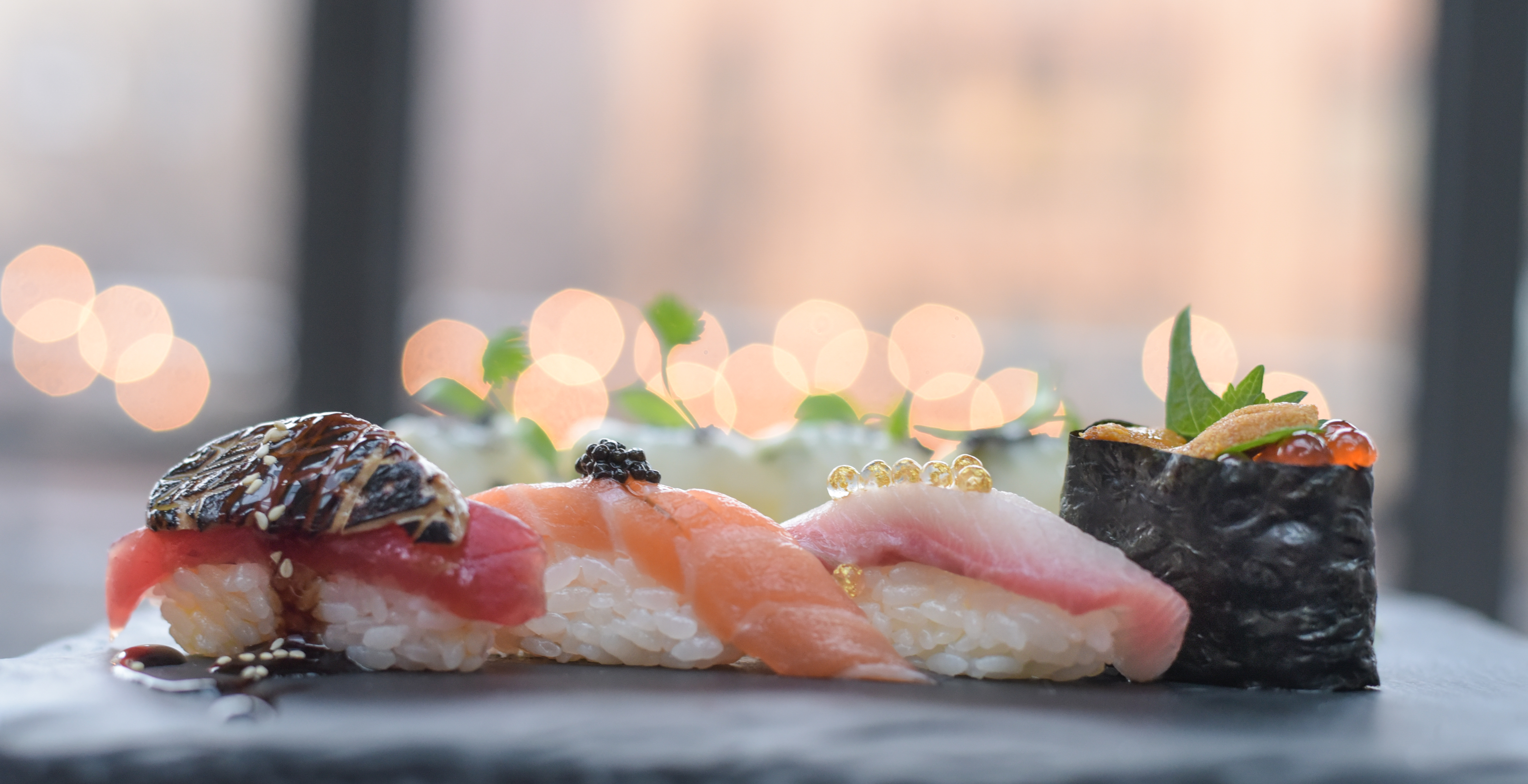 Consumentenbond: bezorgsushi bevat vaak 'schrikbarend hoog' percentage bacteriën