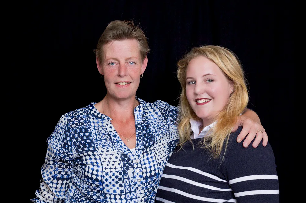 Annet Gnodde-Vleeshakker en dochter Elsa Gnodde stappen vol vertrouwen in de cafetariabranche.