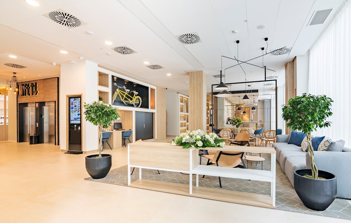 Golden Tulip Barcelona Lobby
