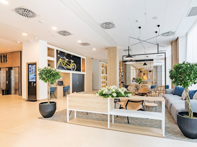 Golden Tulip Barcelona Lobby