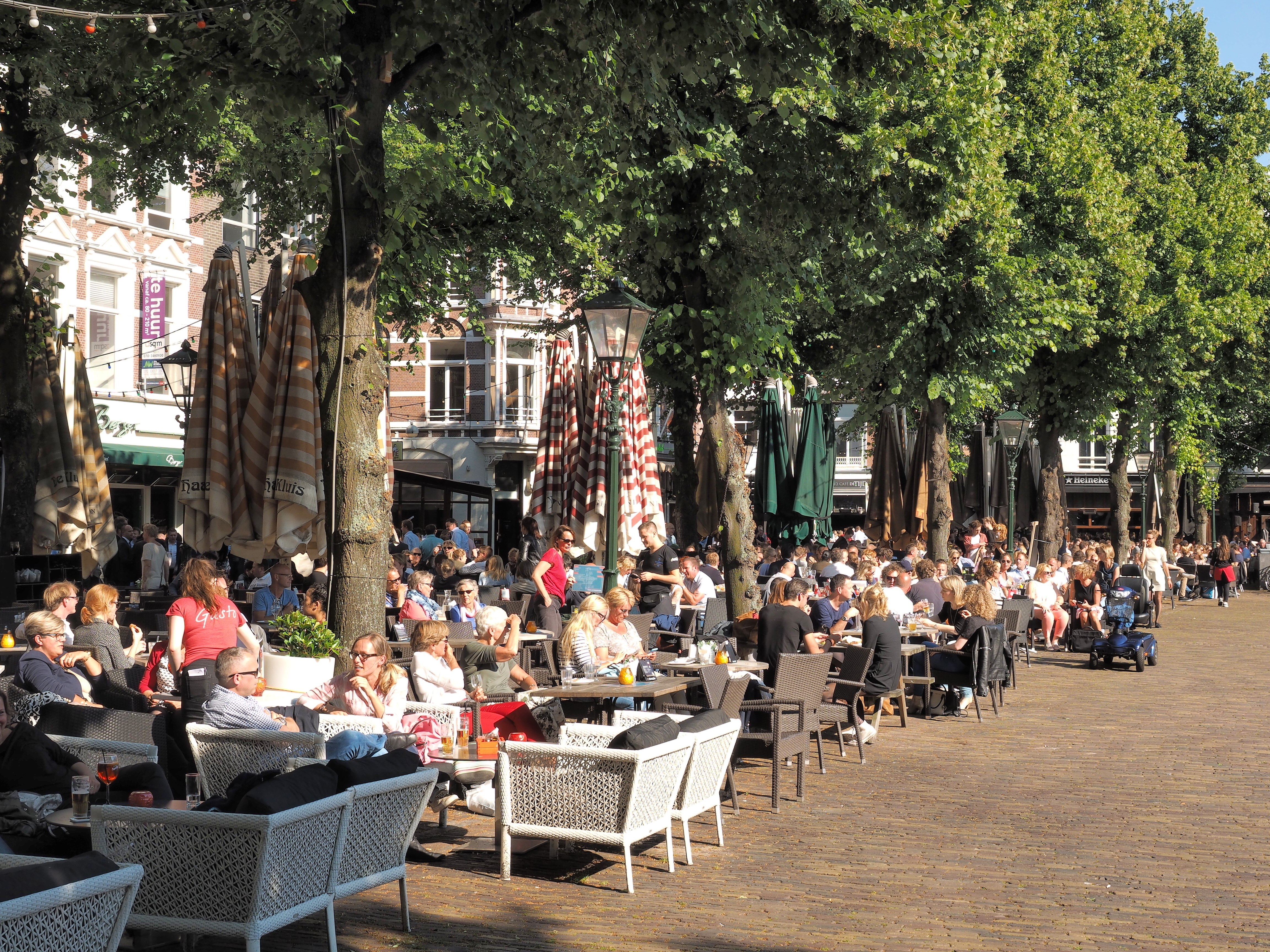 Meer euro's van toeristen in kassa Nederland