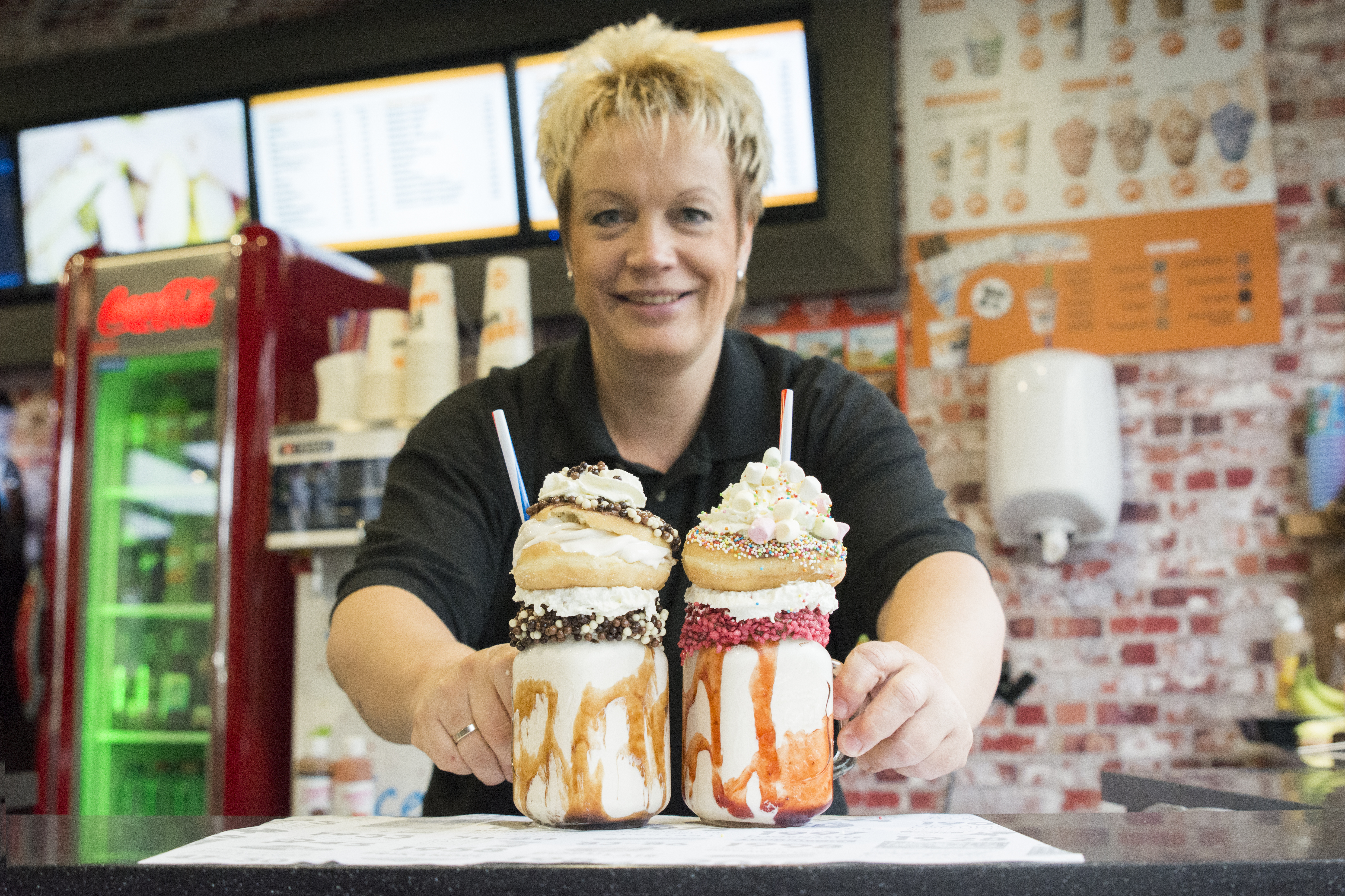 Foodmaster De Viersprong aan de haal met freakshakes en donuts