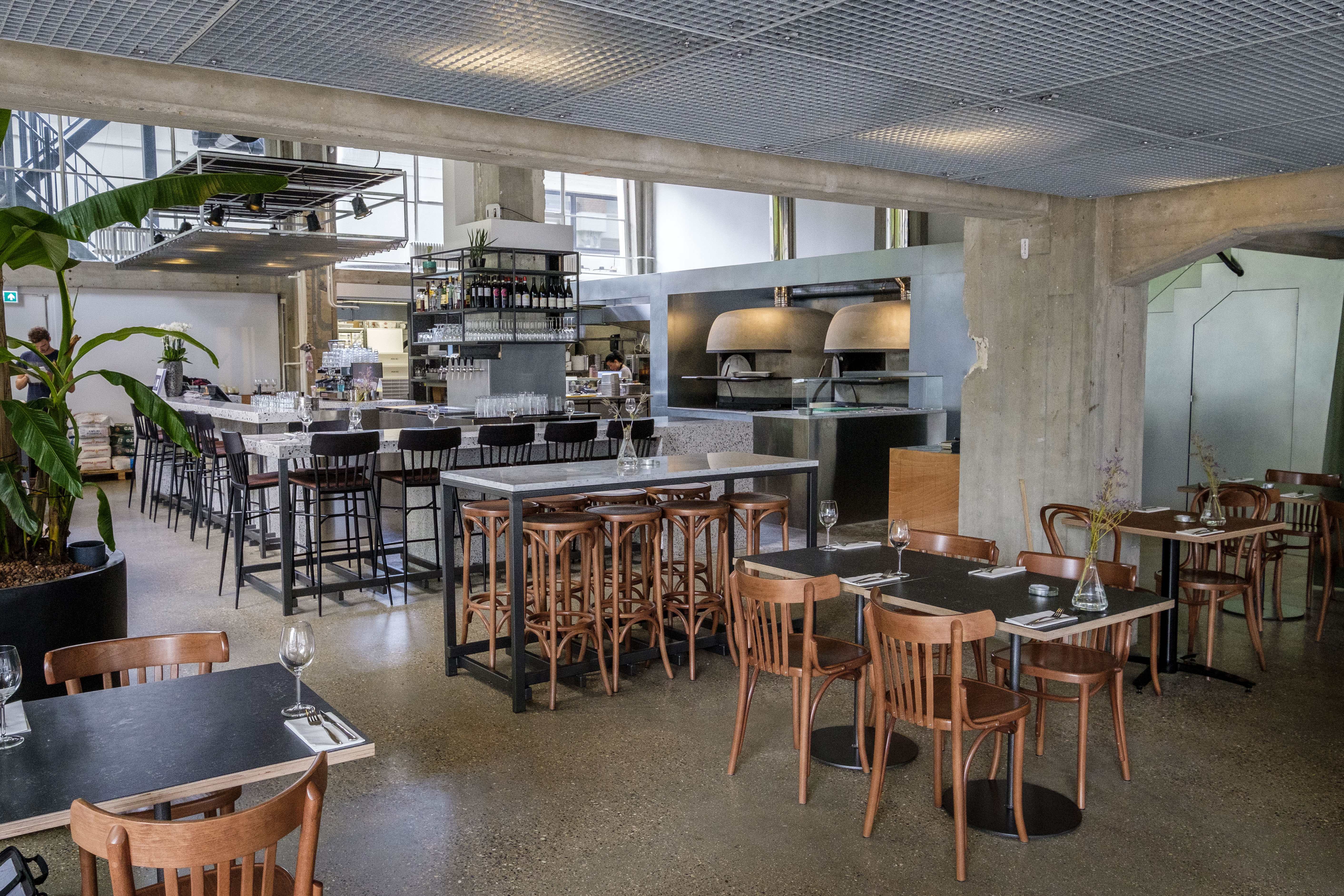 (C) Roel Dijkstra Fotografie / Foto : Fred Libochant

Rotterdam /  Old Scuola pizza