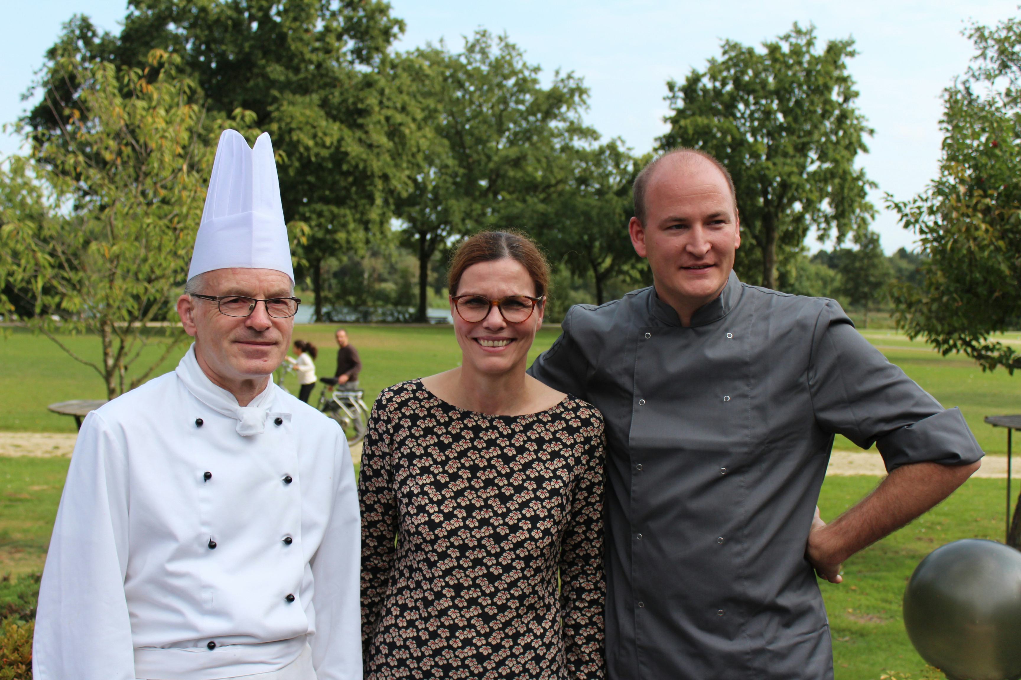 Ingrid van Eeghem met twee voormalig chefs, Peter Koehn, en en Rob van der Veeken.