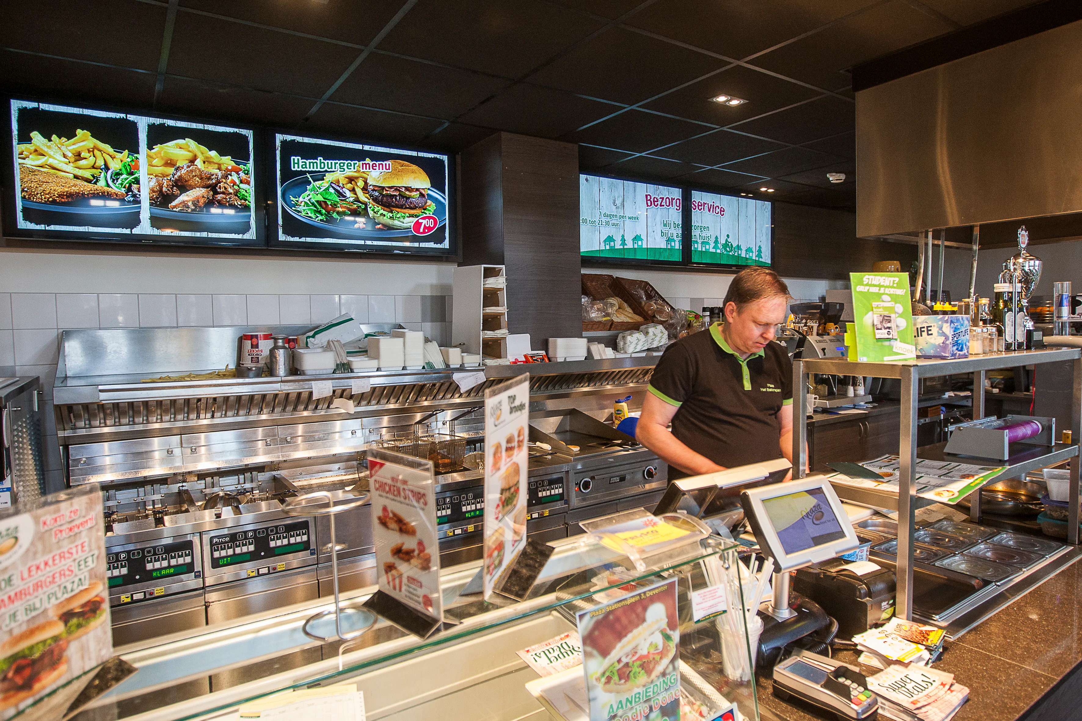 Plaza het Stationsplein Deventer. Foto Hissink
