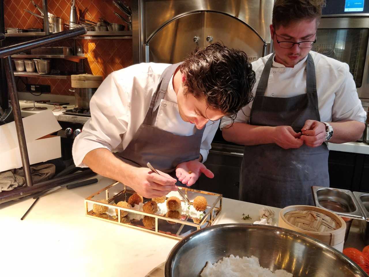 Studenten doen in Hongkong mee aan internationale kookwedstrijd