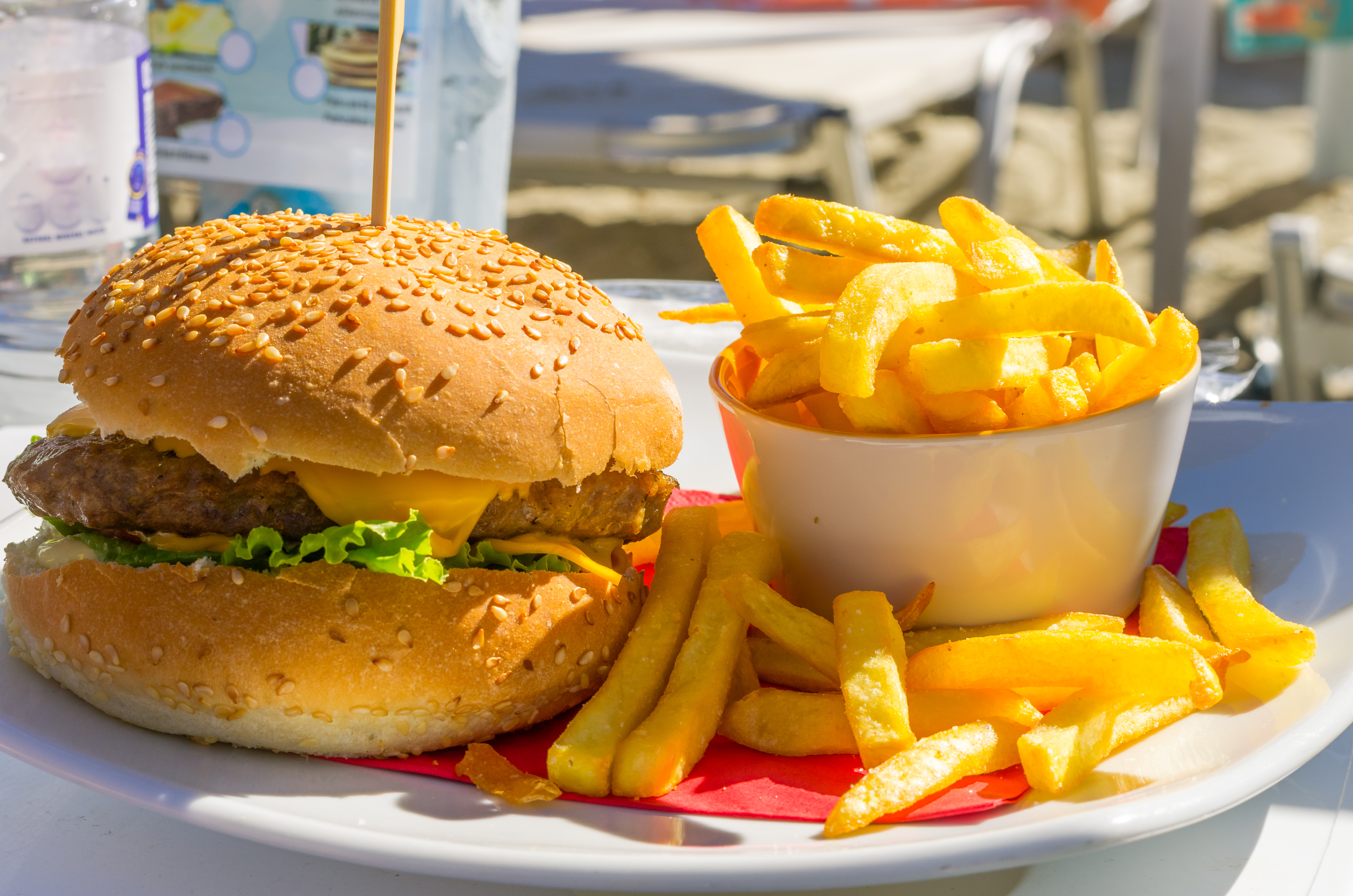 Verse friet moeilijk te vinden aan het strand