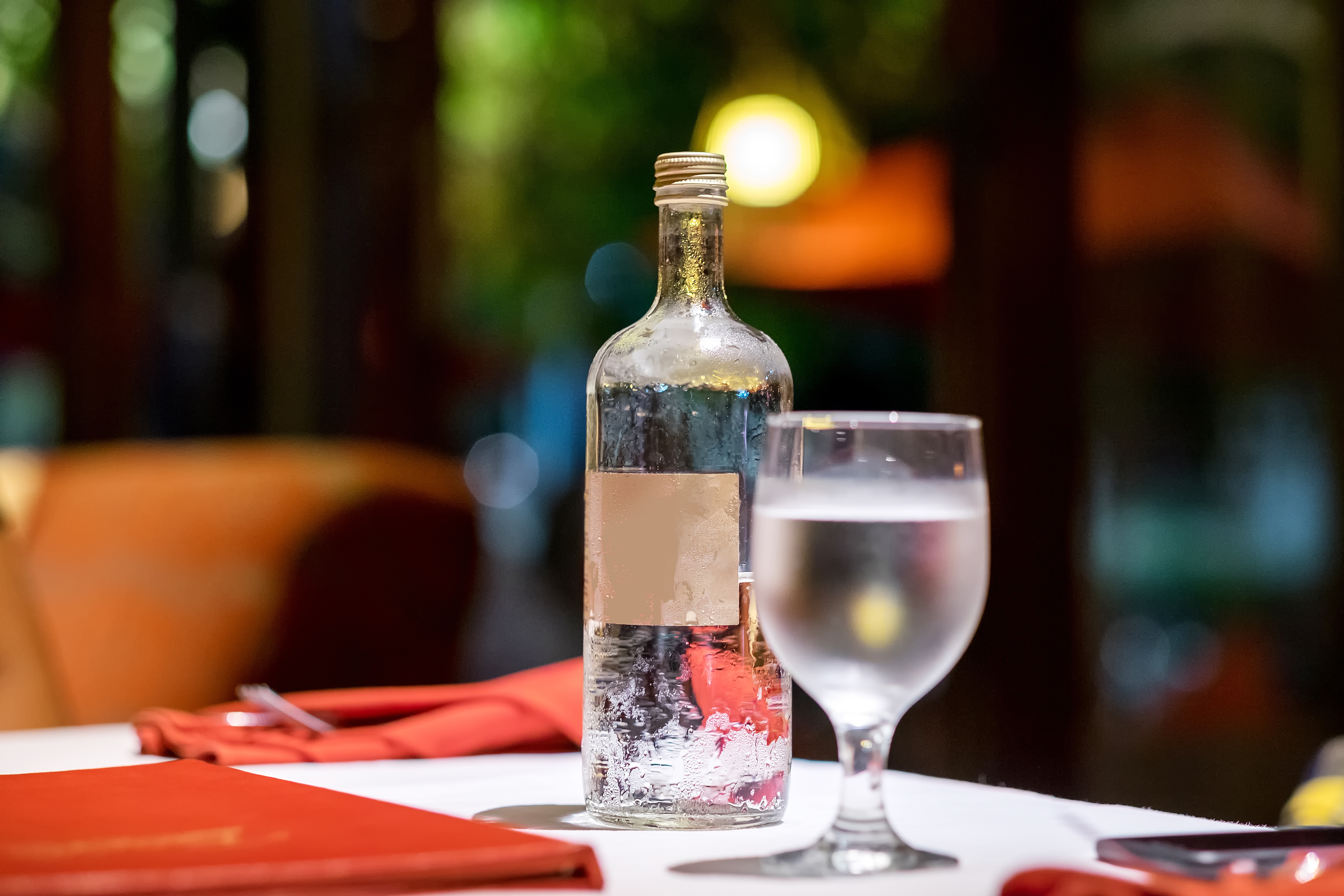 Promotie kraanwater in horeca met kraanwaterkaraffen estafette