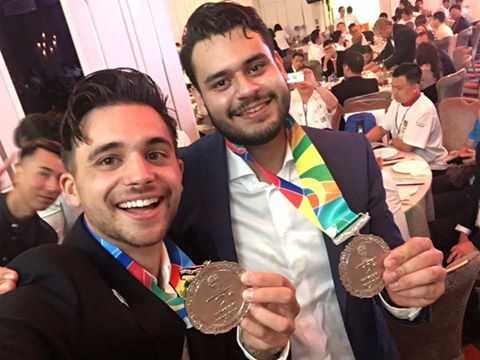Studenten winnen medailles in Hongkong